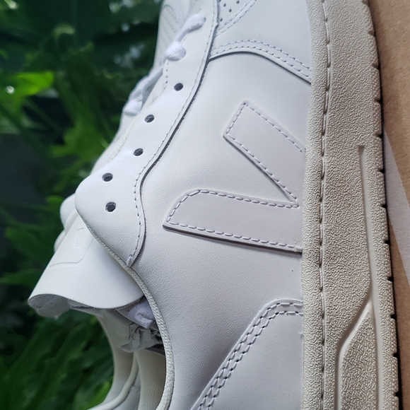 Veja V-10 Leather Sneakers - Picture 13 of 16